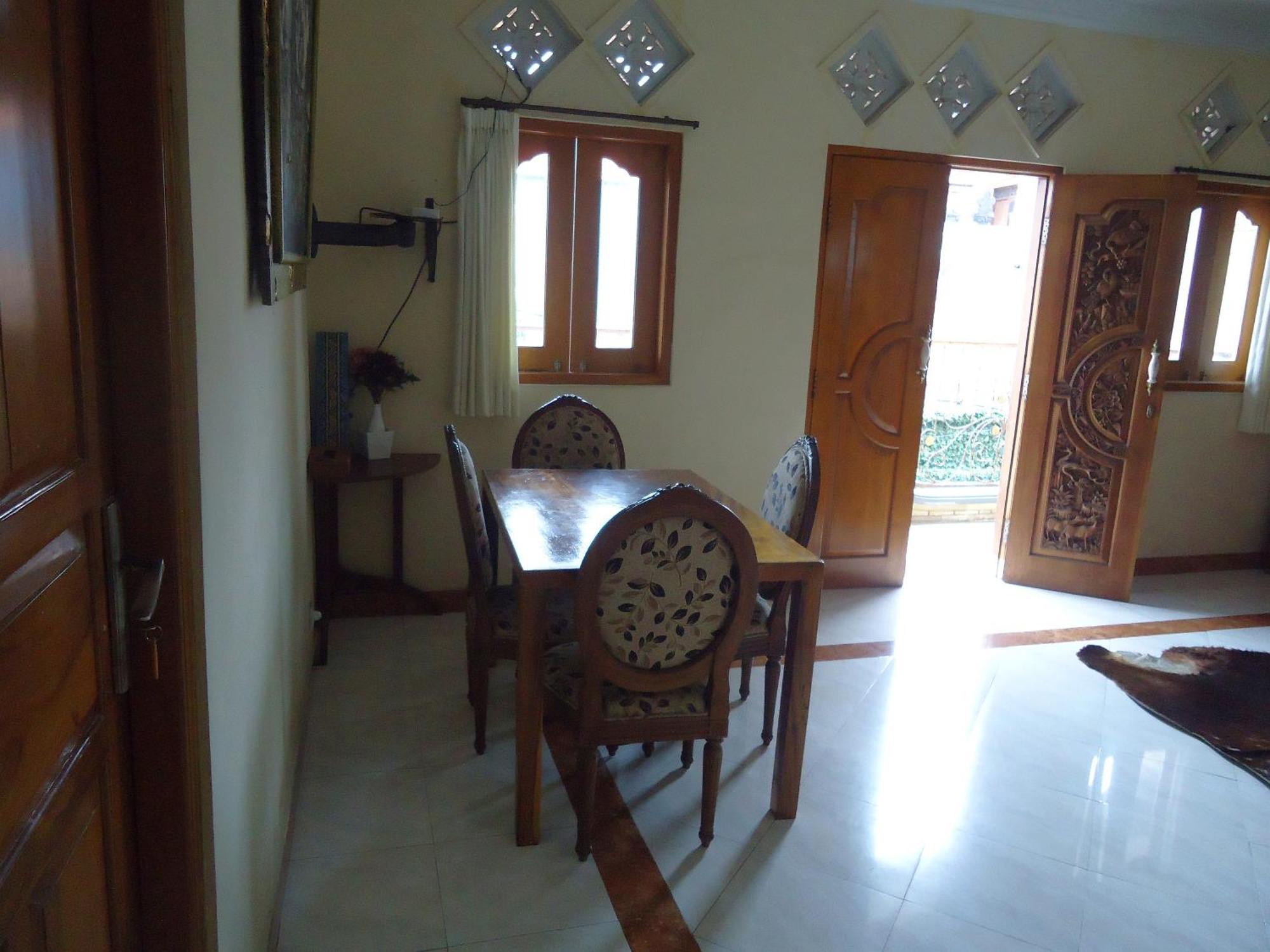 The Reinhold Guesthouse Bali Kerobokan Exterior foto