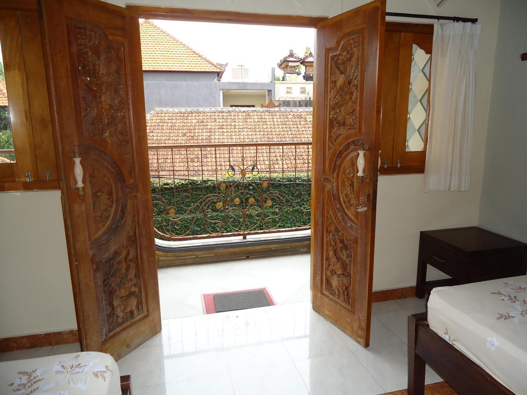 The Reinhold Guesthouse Bali Kerobokan Exterior foto